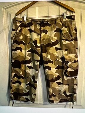 Old Navy Crop Camo Pants